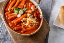 Load image into Gallery viewer, Ilpyeon Tteokssim Tteokbokki (Frozen) 일편떡심 떡볶이 (300g)