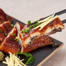Load image into Gallery viewer, Freshwater Seasoned Eel (Frozen) 간편 한 끼 민물양념장어 (냉동) (90g)