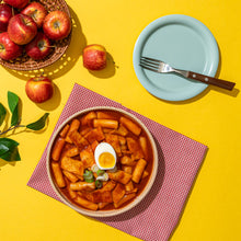 Load image into Gallery viewer, Korean Apple Tteokbokki (Frozen) 사과 떡볶이 쌀떡 (냉동) (462g)