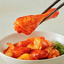 Load image into Gallery viewer, Spicy Chicken &amp; Korean Beef Tripe Stew (Frozen) 고른 닭한마리 한우대창 곱도리탕 (냉동) (900g)
