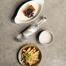 Load image into Gallery viewer, Tokki Soju White Label 23% 토끼 소주 화이트 23도 (375ml)