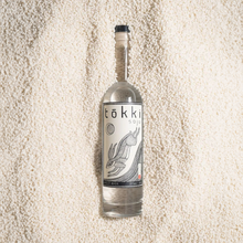 Load image into Gallery viewer, Tokki Soju White Label 23% 토끼 소주 화이트 23도 (375ml)