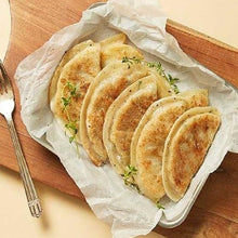 Load image into Gallery viewer, Charcoal Pork Dumpling (Frozen) (500g) 납작 숯불 왕 군만두 (냉동)