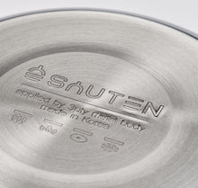 Load image into Gallery viewer, 3-Ply Stainless Steel Pressure Cooker and Bamboo Frame 빠르고 맛있는 압력솥 소댕 2.2L와 대나무 받침 세트