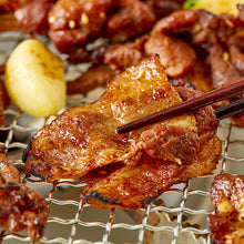 Load image into Gallery viewer, Charcoal grilled Pork Bulgogi Daegu Style(Frozen) 대구북성로식 석쇠 돼지 불고기 (냉동) (1인분 150g)