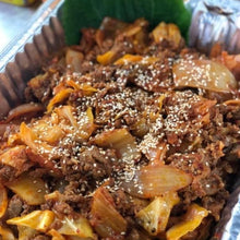 Load image into Gallery viewer, [Seoul Recipe] Kimchi Spicy Pork 김치 제육볶음 (800g / 1.2kg)
