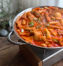 Load image into Gallery viewer, Tteokbokki (Frozen) 창화당 떡볶이 (냉동)(520g, 2-3ppl)