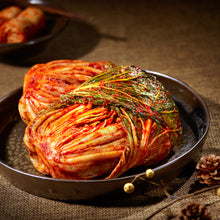 Load image into Gallery viewer, Josun Hotel Cabbage Kimchi  조선호텔 배추김치 (1kg)