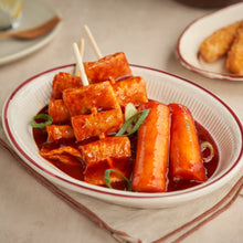 Load image into Gallery viewer, BIGGER Real Busan Tteokbokki (Frozen) 오마뎅 진짜 부산 떡볶이 (냉동) (322g)