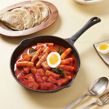 Load image into Gallery viewer, Tteokbokki (Frozen) 창화당 떡볶이 (냉동)(520g, 2-3ppl)