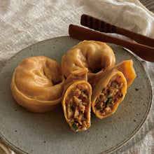 Load image into Gallery viewer, Kimchi Big Dumpling (Frozen) 김치 궁중만두 (냉동)