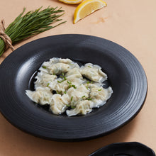 Load image into Gallery viewer, Hong Jin Kyung The Mandoo Fresh Chives Dumplings For Soup 홍진경 더만두 싱싱부추물만두 (360g)
