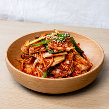 Load image into Gallery viewer, [Seoul Recipe] Spring Pear &amp; Baby Cabbage Kimchi Salad 배가득 겉절이 (500g)
