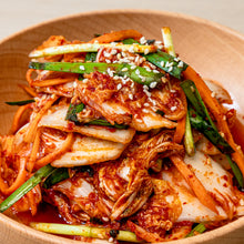 Load image into Gallery viewer, [Seoul Recipe] Spring Pear &amp; Baby Cabbage Kimchi Salad 배가득 겉절이 (500g)
