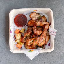 Load image into Gallery viewer, [Seoul Recipe] Oven Baked Whole KOREAN Chicken With Sweet &amp; Spicy Sauce 오븐 구이 치킨 (2-3ppl)
