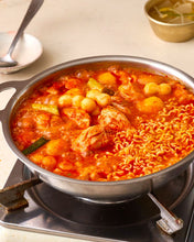 Load image into Gallery viewer, [Goreun] Spicy Boneless Chicken Stew 순살 매콤 닭볶음탕 (850g)
