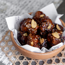 Load image into Gallery viewer, [Seoul Recipe] Black Aglio Chicken Bite 블랙알리오 닭강정 (15pcs / 30pcs)
