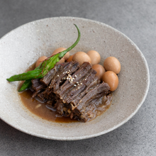 Load image into Gallery viewer, (Flash Menu⚡) [Seoul Recipe] Braised 1++Korean Beef &amp; Quail Egg (Chilled) [서울레서피] 한우 메추리알 장조림 (냉장) (500g, Contains 150g Korean Beef)
