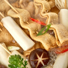 Load image into Gallery viewer, Busan-Style Rice Cake and Fish Cake Skewers (Frozen) 페이보잇 부산식 물떡 &amp; 어묵 꼬치 (냉동) (460g)
