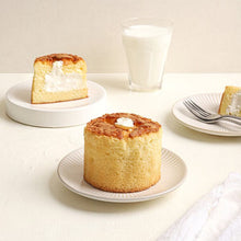 Load image into Gallery viewer, Cream Castella (Frozen) 디보트 생크림 카스테라 (냉동) (105g)
