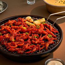 Load image into Gallery viewer, FavorEat Charcoal Grilled Boneless Chicken Feet (Mild / Spicy) 페이보잇 직화 무뼈 닭발 (보통맛 / 매운맛) (200g)
