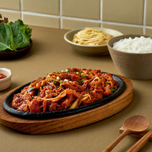 Load image into Gallery viewer, FavorEat Spicy Stir-fried Pork 페이보잇 나혼자 먹는 돼지 불백 (300g)
