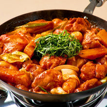 Load image into Gallery viewer, FavorEat Stir-fried Chicken Leg 페이보잇 나혼자 먹는 양념 닭갈비 (300g)
