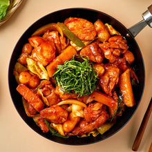 Load image into Gallery viewer, FavorEat Stir-fried Chicken Leg 페이보잇 나혼자 먹는 양념 닭갈비 (300g)
