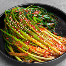 Load image into Gallery viewer, [Seoul Recipe] Fresh Spring Onion Kimchi 갓담근 파김치 (300g)
