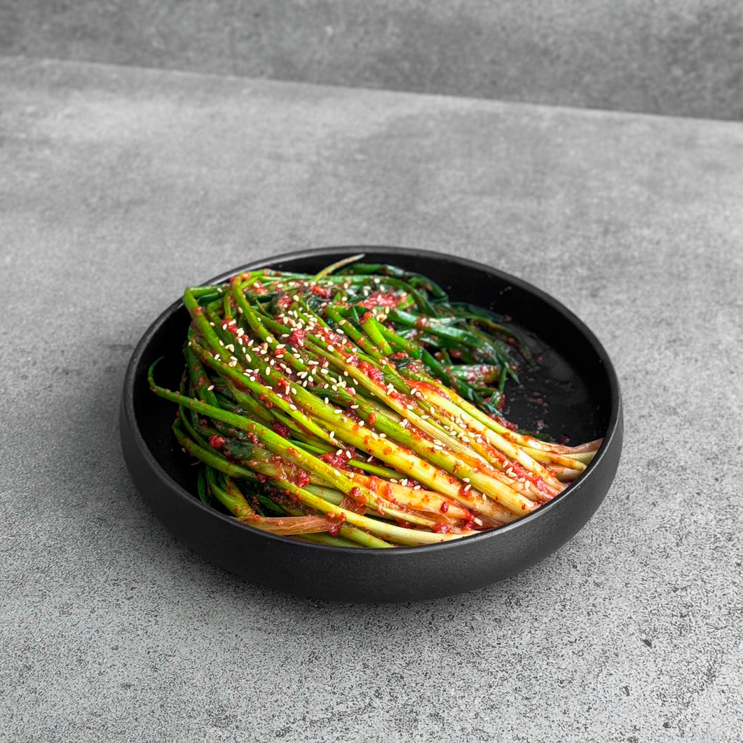 [Seoul Recipe] Fresh Spring Onion Kimchi 갓담근 파김치 (300g)