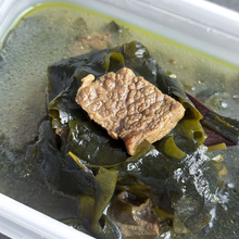 Load image into Gallery viewer, (Flash Menu⚡) [Seoul Recipe] Homemade 1++Korean Beef Seaweed Soup (Frozen) 홈메이드 1++한우 미역국 (냉동) (1ppl)

