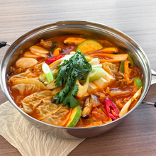 Load image into Gallery viewer, [Seoul Recipe] Homemade Kimchi Pork Neck Stew With Dumplings Meal Kit 돼지 목살 만두 김치찌개 밀키트 (3-4 ppl)
