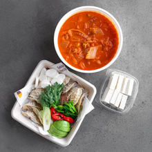 Load image into Gallery viewer, [Seoul Recipe] Homemade Kimchi Pork Neck Stew With Dumplings Meal Kit 돼지 목살 만두 김치찌개 밀키트 (3-4 ppl)
