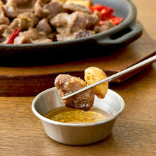 Load image into Gallery viewer, Hwarodakbal Stir-fried Chicken Gizzard with Garlic 화로닭발 통마늘 근위 양념볶음 (250g)
