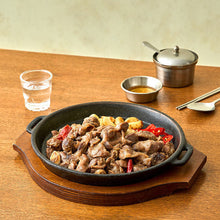 Load image into Gallery viewer, Hwarodakbal Stir-fried Chicken Gizzard with Garlic 화로닭발 통마늘 근위 양념볶음 (250g)
