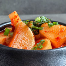 Load image into Gallery viewer, [Seoul Recipe] Radish Kimchi 국밥용 국물석박지 (500g)
