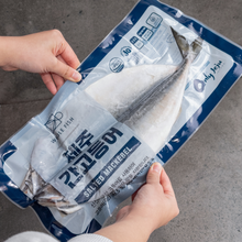 Load image into Gallery viewer, Jeju Salted Mackerel (Frozen) 제주 간 고등어 (냉동) (~350g)

