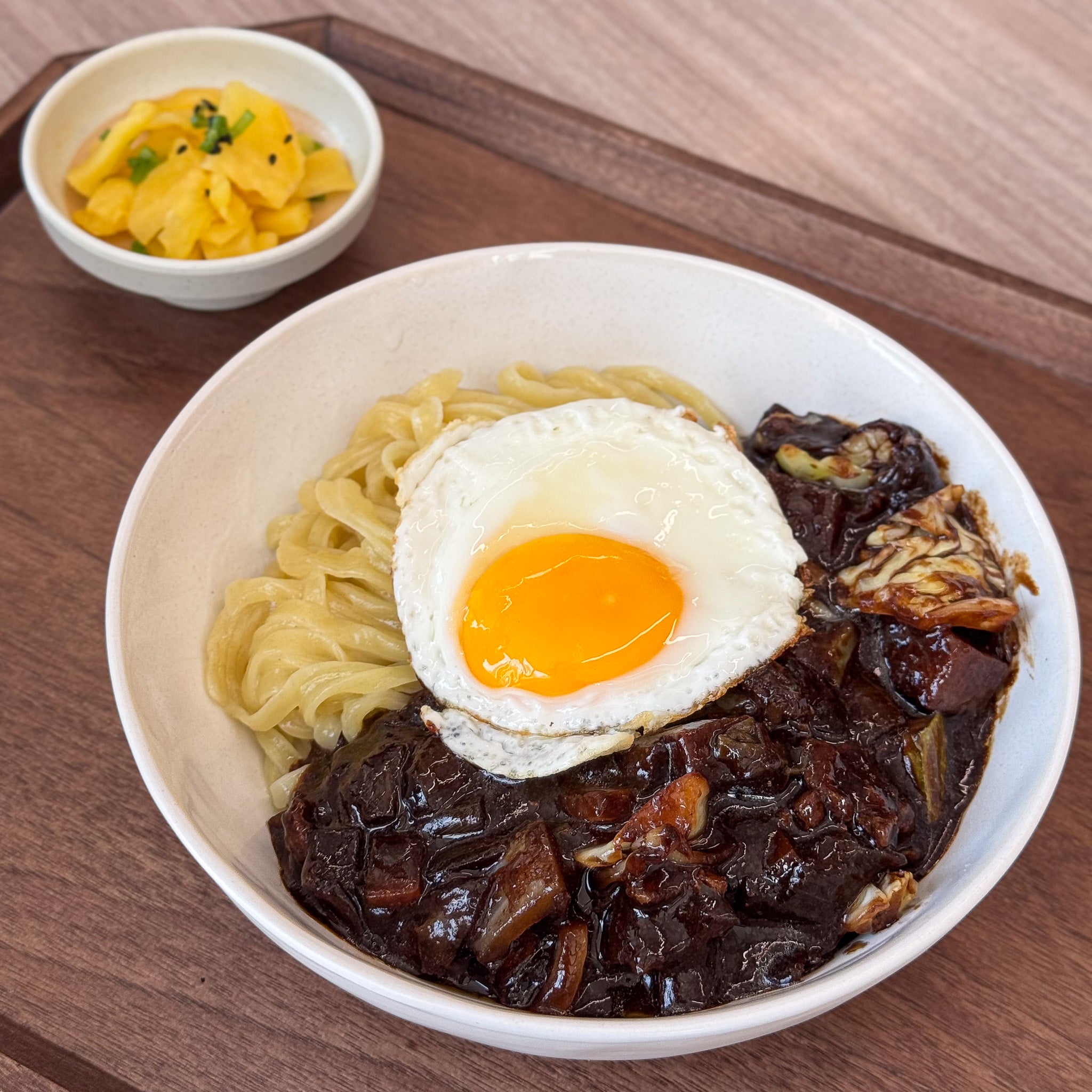 [Seoul Recipe] Gourmet Jjajang Noodles and Yellow Radish Combo Set (2ppl) 특제 짜장면과 단무지 콤보세트 (푸짐한 2인분)