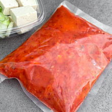 Load image into Gallery viewer, [Seoul Recipe] Homemade Kimchi Pork Jowl Stew Meal Kit (Frozen) (1-2 ppl) 홈메이드 항정살 김치찌개 밀키트 (냉동) (1-2인분)
