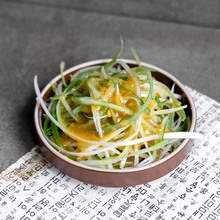 Load image into Gallery viewer, [Seoul Recipe] Oven Chicken with Honey Garlic Shedded Green Onion 오븐 구이 치킨 &amp; 허니갈릭소스 파채 (2-3ppl)
