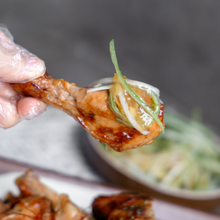 Load image into Gallery viewer, [Seoul Recipe] Oven Chicken with Honey Garlic Shedded Green Onion 오븐 구이 치킨 &amp; 허니갈릭소스 파채 (2-3ppl)
