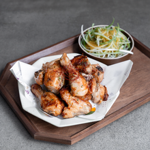Load image into Gallery viewer, [Seoul Recipe] Oven Chicken with Honey Garlic Shedded Green Onion 오븐 구이 치킨 &amp; 허니갈릭소스 파채 (2-3ppl)
