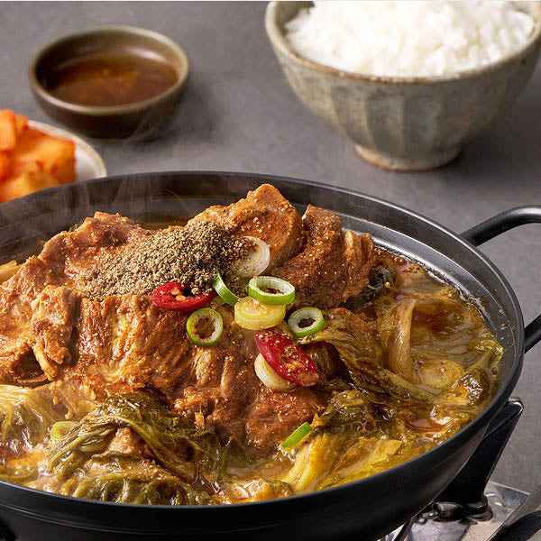 Pork Backbone Stew With Dried Cabbage (Frozen) 고른 우거지 감자탕 (냉동) (1kg)