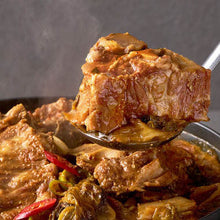 Load image into Gallery viewer, Pork Backbone Stew With Dried Cabbage (Frozen) 고른 우거지 감자탕 (냉동) (1kg)
