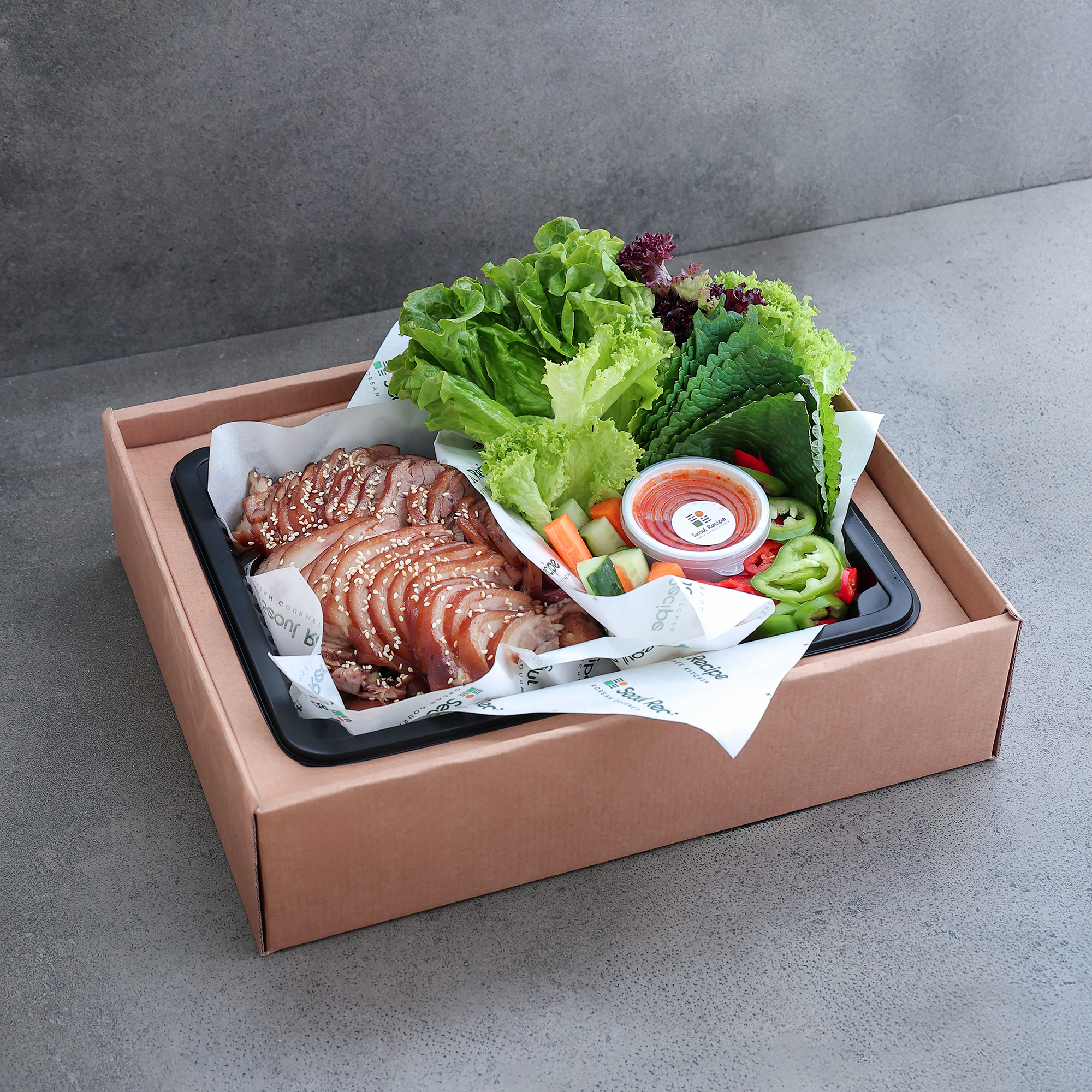 [Seoul Recipe] Pork Knuckle - Jokbal With Vegetable Platter (Cooked, 3 - 4ppl) 족발 세트 (쌈야채, 소스 포함, 3 - 4 인분)