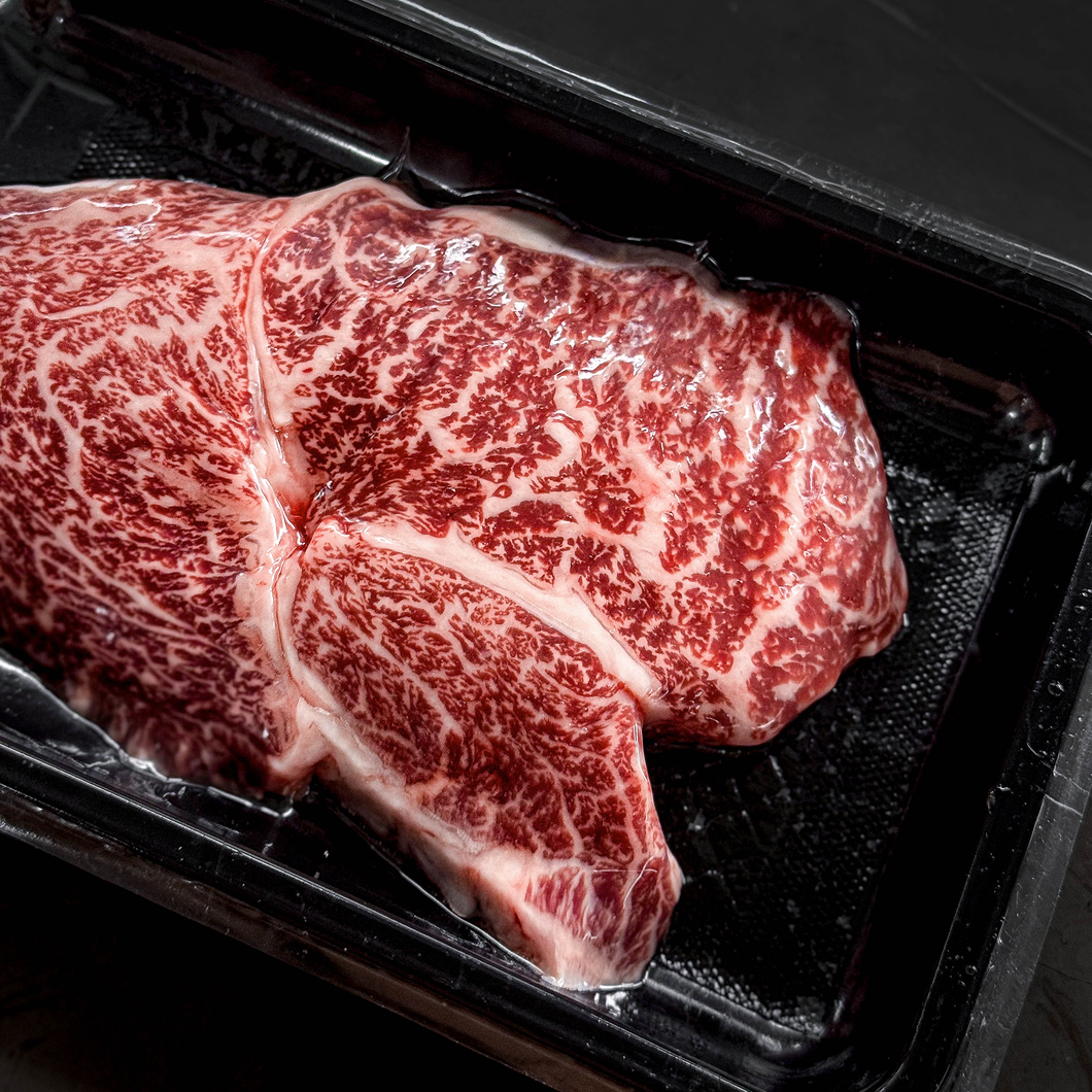 [Seoul Recipe] 1++ Korean Beef Rib Eye Steak (Frozen) 한우 꽃등심 (냉동) (200g)