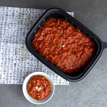 Load image into Gallery viewer, [Seoul Recipe] Fried Pork Jowl Gochujang Sauce (Frozen) 만능 항정 볶음 고추장 (500g)
