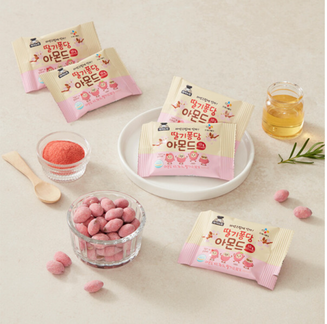 [INURI] Strawberry Pongdang Almond 딸기퐁당 아몬드 (10g)