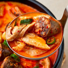 Load image into Gallery viewer, Spicy Korean Sausage Soondae Soup (Frozen) 얼큰 순댓국 (냉동) (700g)
