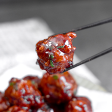 Load image into Gallery viewer, [Seoul Recipe] Spicy Volcano Chicken Bite🌶️🌶️  볼케이노 닭강정🌶️🌶️ (15pcs / 30pcs)
